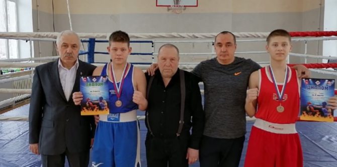 Юные боксёры из Соликамска привезли с первенства края «серебро» и «бронзу»